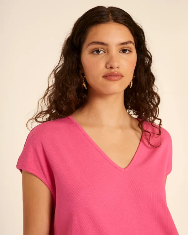 CAMISETA AMPLIA CUELLO PICO PINK